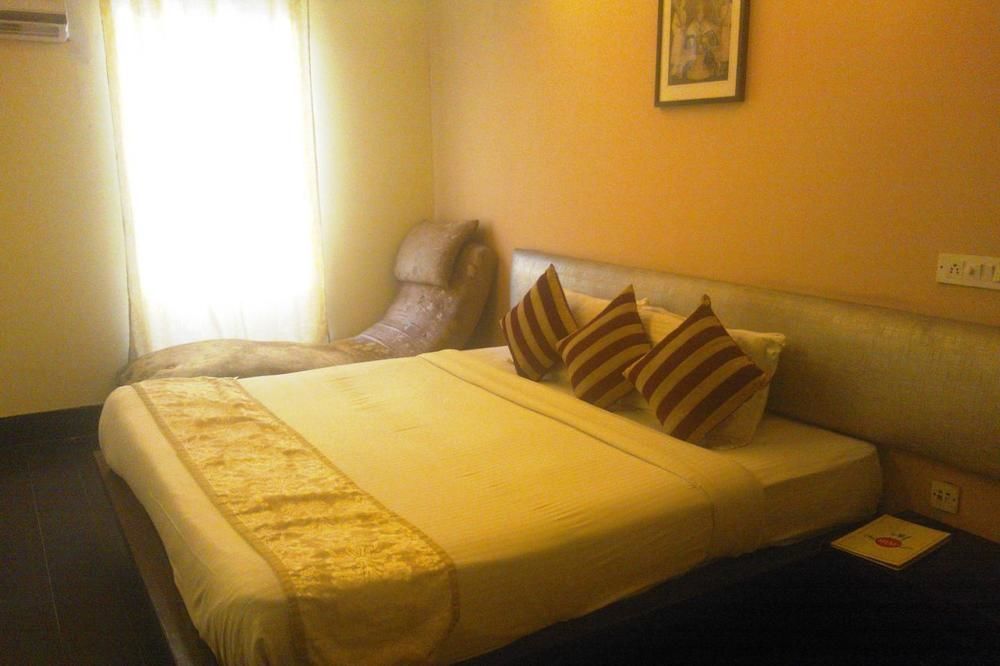 The White Klove New Delhi Bagian luar foto